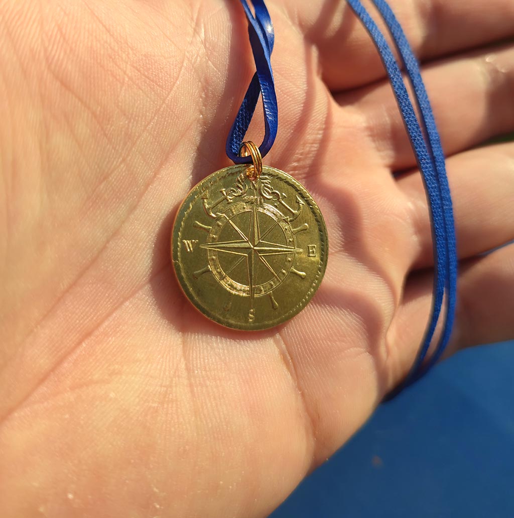 Pirátská mince loď na přívěšku - Obrázek 3